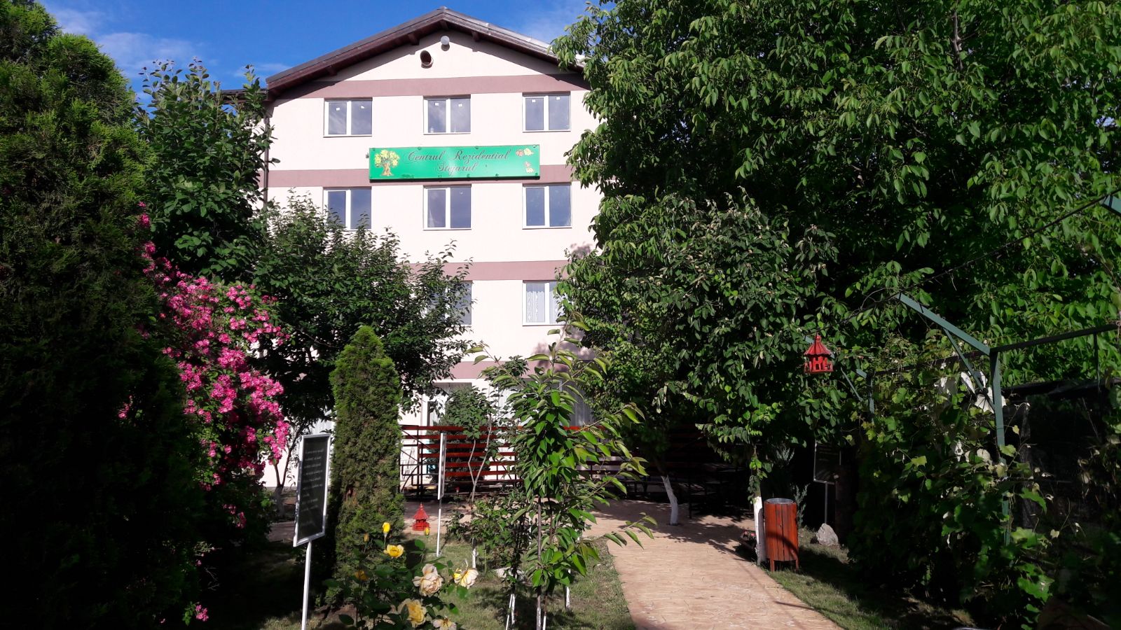 Căminul nostru, Căminul de bătrâni Stejarul