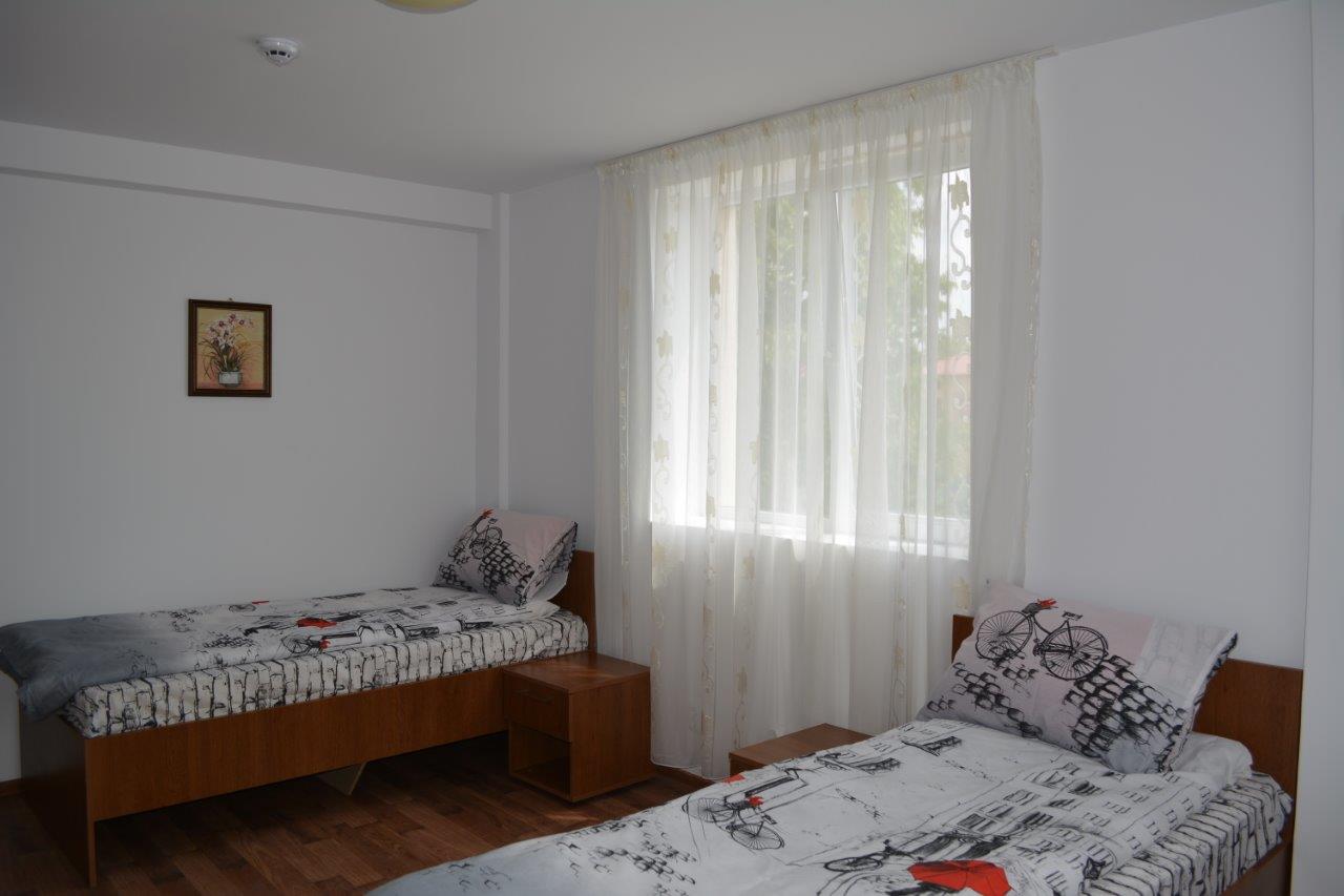 Camere, Căminul de bătrâni Stejarul