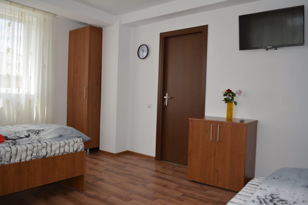 Camere, Căminul de bătrâni Stejarul