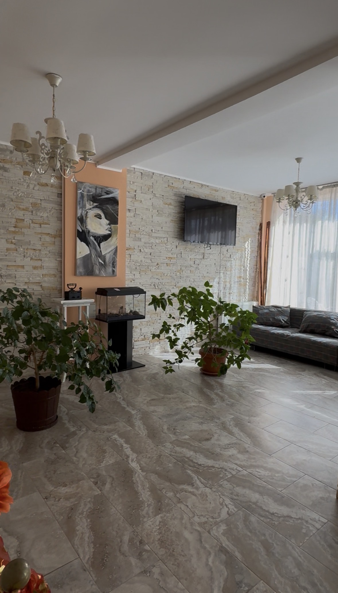 Căminul nostru, Căminul de bătrâni Stejarul